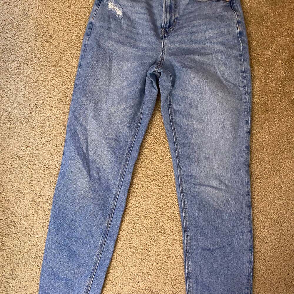 American Eagle Stretch Mom Jeans Medium Wash - Picture 9 of 16
